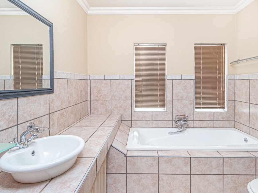 4 Bedroom Property for Sale in Caribbean Beach Club North West
